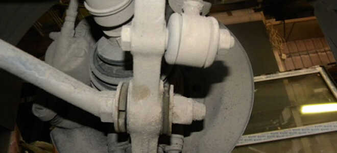 Замена «ромашек» (сайлентблоков рычага), втулок и стоек стабилизатора на Лада Гранта