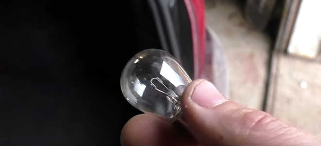 Замена лампы стоп-сигнала на Lada Largus