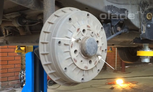 Снимите задний барабан