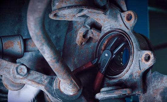 Снимаем внутреннее стопорное кольцо