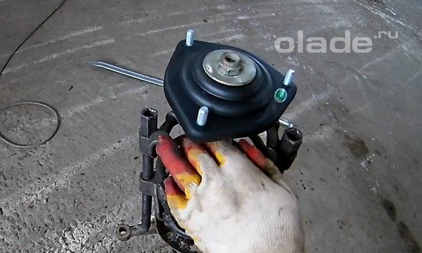 Шайба и гайка стойки Лада