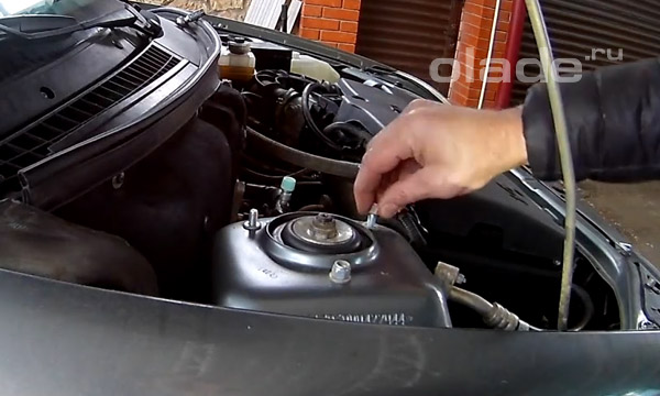 Зажим гаек стойки