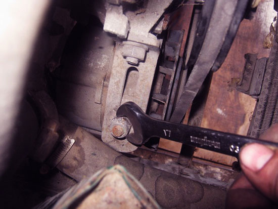 Как подтянуть ремень генератора на ВАЗ 2115 своими руками