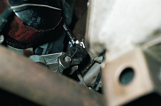 Самостоятельная проверка и замена датчика положения коленвала ВАЗ 2110