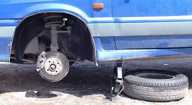 Домкратим машину