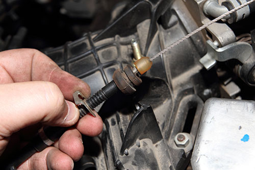 Самостоятельная регулировка тросика газа на Лада Приора. Смазка троса дроссельной заслонки