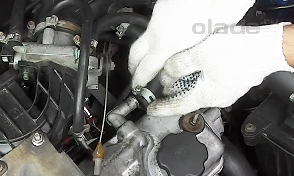 Демонтаж патрубка гофры Калина