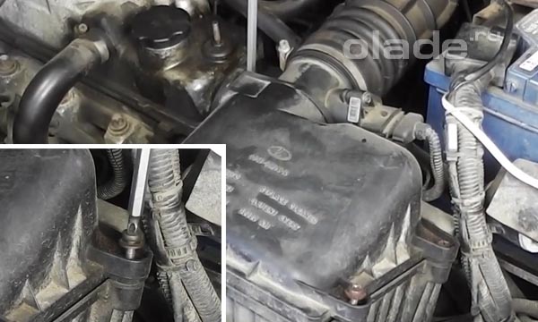 Крышка и болты крепления корпуса воздушного фильтра на Ладе