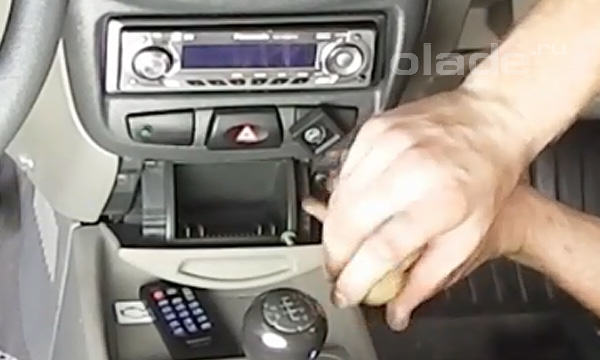 Шурупы крепления панели Калина