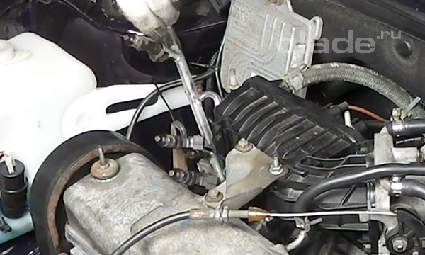 Извлечение топливной рампы Лада Калина