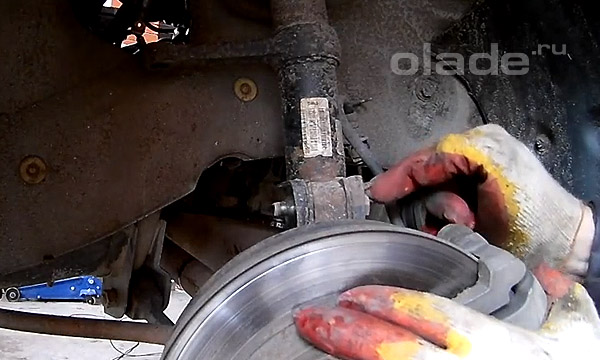 Гайки на стойке Лада