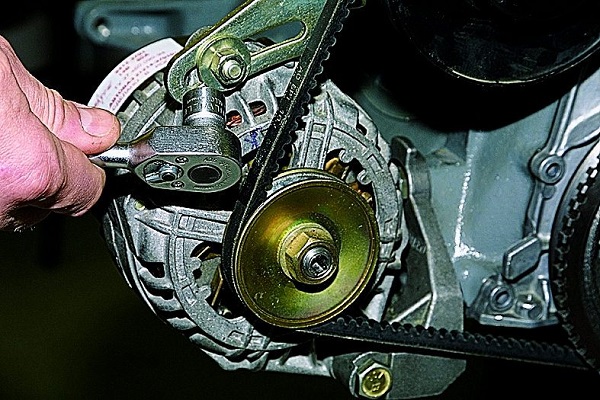 Замена и натяжение ремня генератора