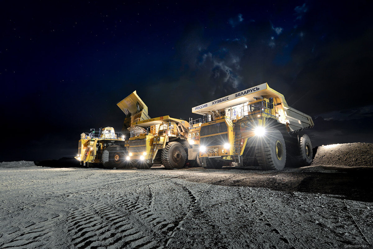 Освещение спецтехники и важность дополнительных аксессуаров